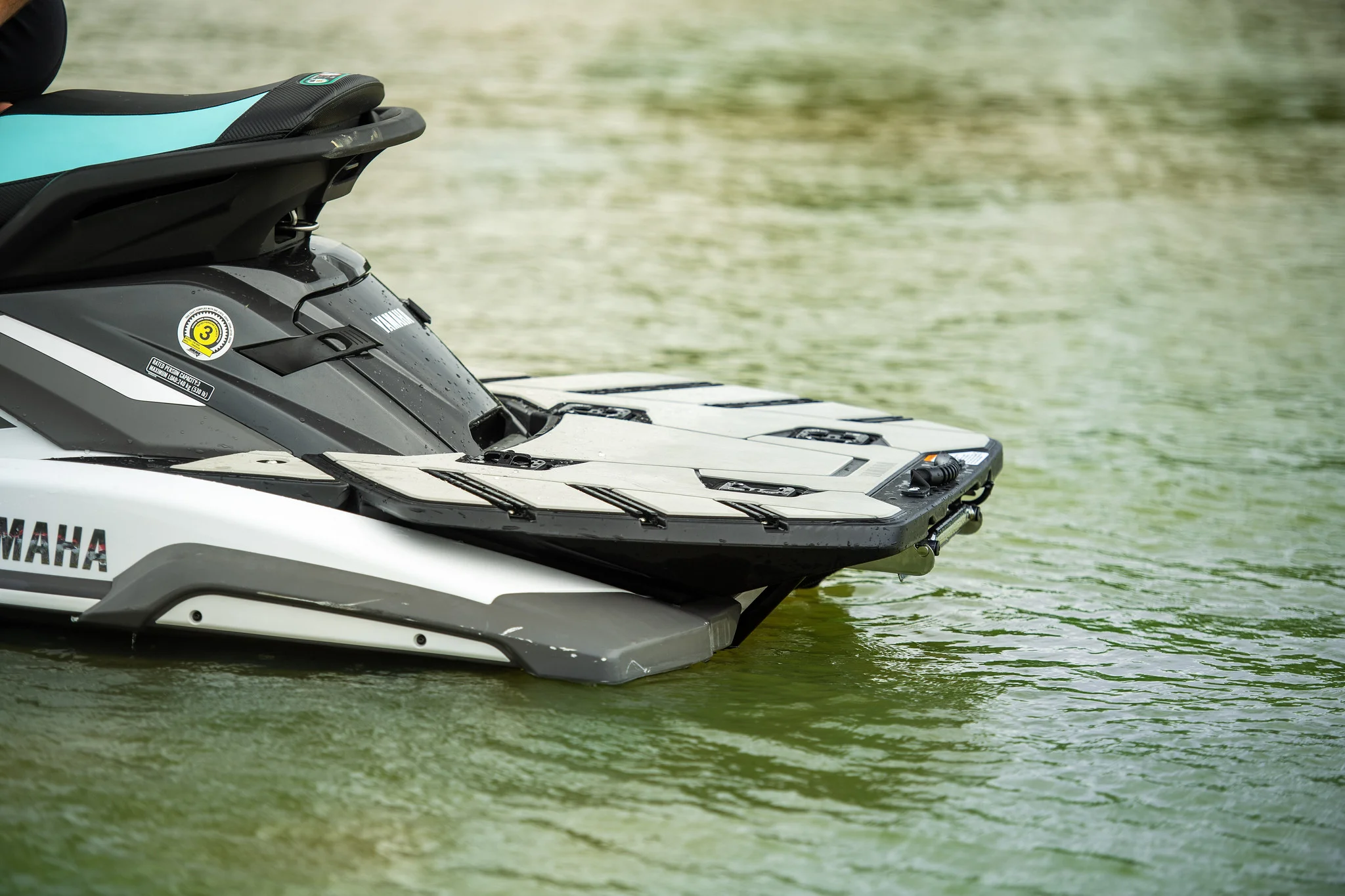 Yamaha jet ski na plataforma traseira