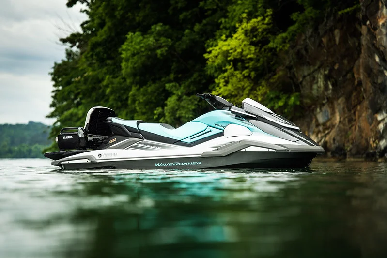Yamaha WaveRunner FX no lago